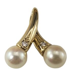 14 Karat Yellow Gold Pearl and Diamond Pendant #18661